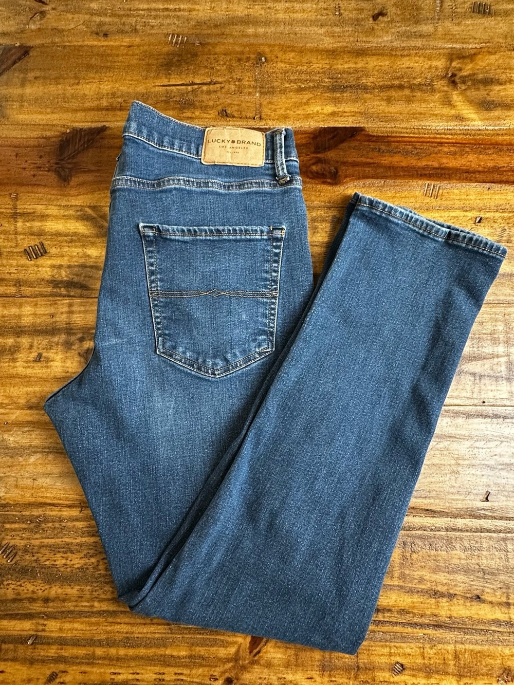 Lucky Brand Slim Straight Men's Denim Jeans in Medium Blue Wash